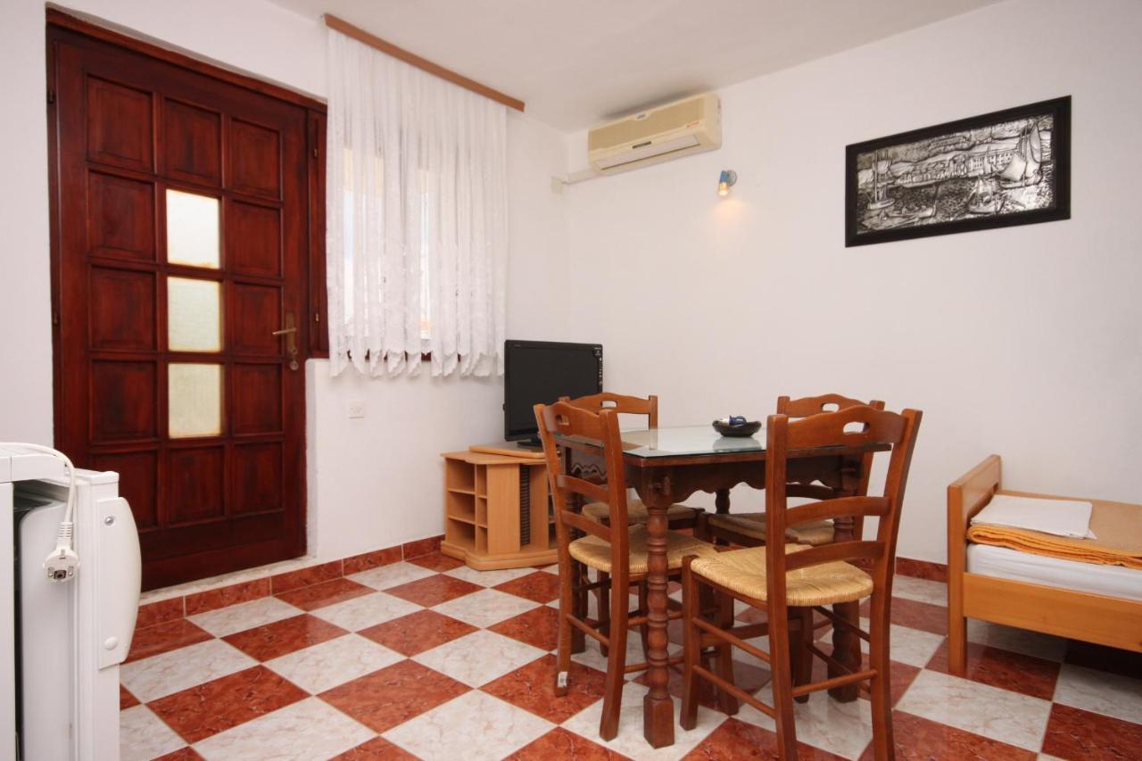 Apartments With A Parking Space Starigrad, Paklenica - 6618 Εξωτερικό φωτογραφία